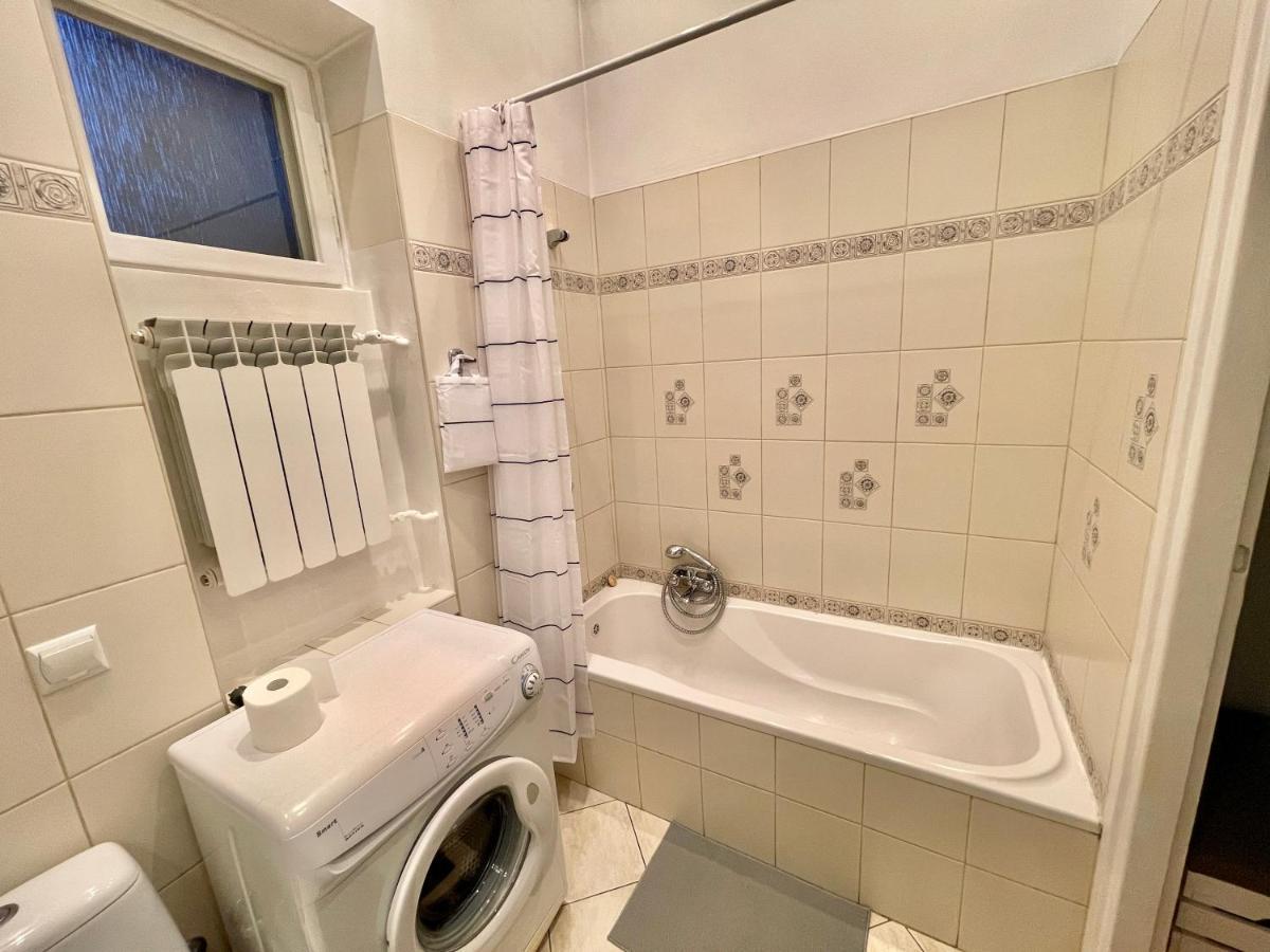 Royal 2 Old Town Fast Wifi Netflix Hbo Appletv+ Apartment Warsaw